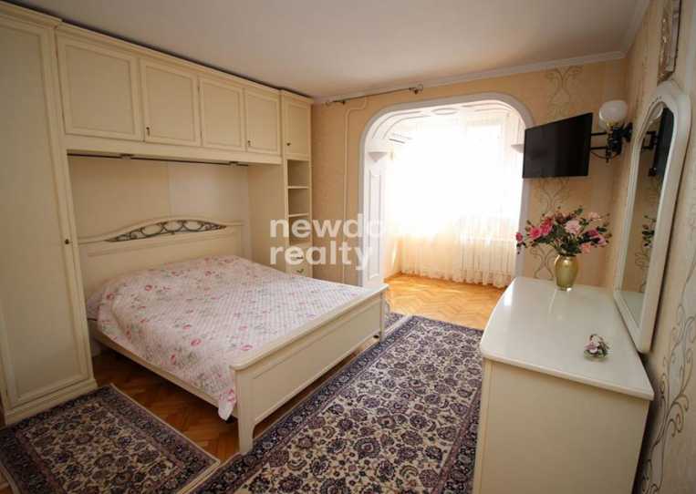 Коммерческая площадь